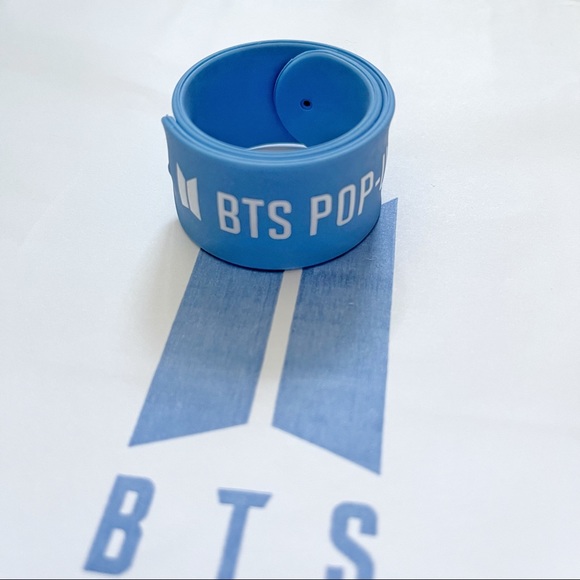 BTS POP-UP Map of the Soul Hawaii Slap Bracelet - Picture 2 of 3